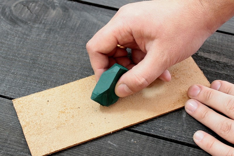 Obtahovací řemen a 2 ks brusné pasty BeaverCraft LS2P11 - Leather Strop + Two Polishing Compounds (Green / White) – Obrázok 4